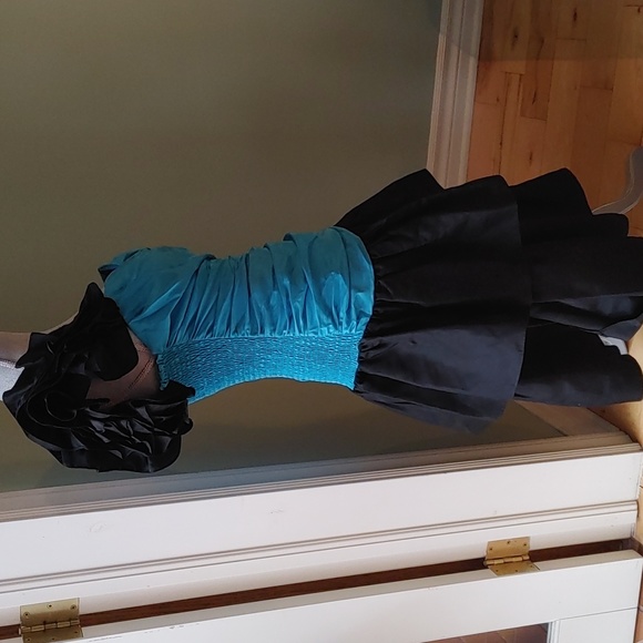 Vintage Canadian Designer Teal and Black Ruffled Dress Size 9 - Picture 6 of 10